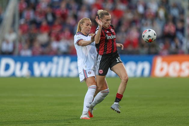 GER, Frankfurt, Eintracht Frankfurt vs FC Bayern München, Google Pixel Frauen Bundesliga, Fussball, DFB, Spielzeit 2026 2027, Stadion am Brentanobad, 6. Spieltag im Bild v.l.: Glodis Perla Viggosdottir (FC Bayern München Frauen 4), Laura Freigang (Eintracht Frankfurt Frauen 10), Zweikampf DFB DFL REGULATIONS PROHIBIT ANY USE OF PHOTOGRAPHS AS IMAGE SEQUENCES AND OR QUASI-VIDEO, 03.10.2026 Copyright: HMBxMedia HendrikxHamelau