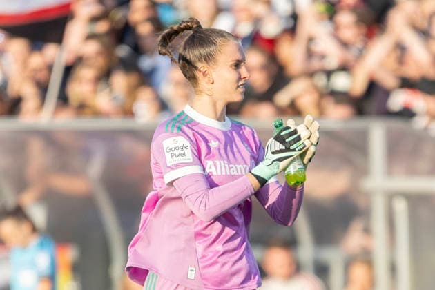 Google Pixel Frauen Bundesliga: Eintracht Frankfurt - FC Bayern München, 03.10.2026 Ena Mahmutovic (FC Bayern München 1), Freisteller, Portrait Porträt, Eintracht Frankfurt - FC Bayern München, Frankfurt, Stadion am Brentanobad, 3.10.2026 Copyright: xBEAUTIFULxSPORTS Gawlikx