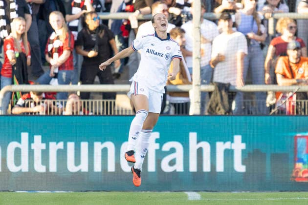 Google Pixel Frauen Bundesliga: Eintracht Frankfurt - FC Bayern München, 03.10.2026 Klara Bühl (FC Bayern München 17) erzielte das Tor den Treffer zum 0:1 und feiert, Eintracht Frankfurt - FC Bayern München, Frankfurt, Stadion am Brentanobad, 3.10.2026 Copyright: xBEAUTIFULxSPORTS Gawlikx