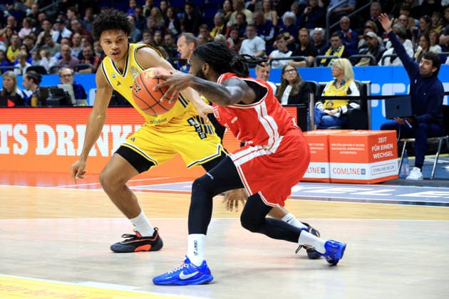 03.10.2026, Deutschland, GER, DEU, Basketball, 1.Bundesliga, 1.Tag, Saison 2026 2027, Berlin, ALBA Berlin vs Bamberg Jack Kayil( ALBA Berlin 7 ), Jordan Jones ( Bamberg 4 ) nordphoto GmbH Engler Berlin Uber-Arena Berlin Deutschland Copyright: xNordphotox xEnglerx