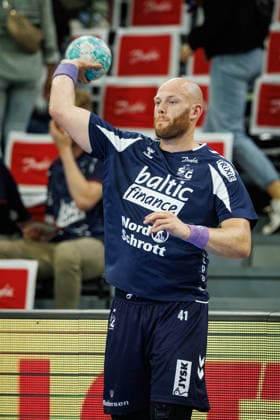 Opel HBL: SG Flensburg-Handewitt vs FRISCH AUF! Göppingen; 03.10.26 Arnar Freyr Arnarsson (Nr.41, SG Flensburg-Handewitt) beim Warm Up Opel HBL: SG Flensburg-Handewitt vs FRISCH AUF! Göppingen, GGW Arena am 03.10.26 Copyright: xBEAUTIFULxSPORTS MarioxM.xKobergx