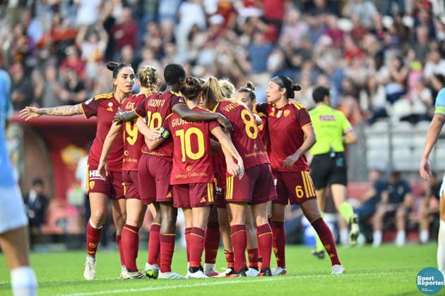 IPA89265245 - The A.S. Roma team celebrates the 1-0 goal during the Serie A Women s League match between Roma and Lazio, the AS Roma vs. SS Lazio Women match in the Italian Serie A Women s League, held in Rome, Italy, on October 3, 2026  Copyright: xClaudioxEnea IPAxSportx xx IPA89265245