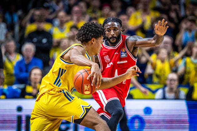Basketball Berlin 03.10.2026 Saison 2026 2027 EasyCredit BBL 1. Bundesliga Männer, Herren Alba Berlin - BMA365 Bamberg Baskets Jack Kayil (Alba Berlin, No.07) Jordan Jones (Bamberg, No.04)