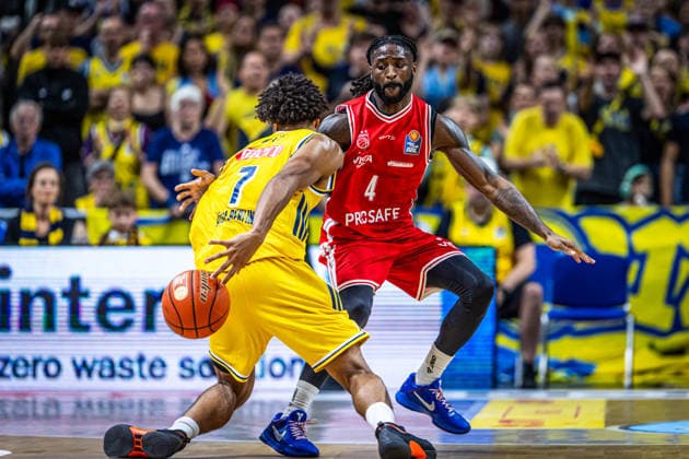 Basketball Berlin 03.10.2026 Saison 2026 2027 EasyCredit BBL 1. Bundesliga Männer, Herren Alba Berlin - BMA365 Bamberg Baskets Jack Kayil (Alba Berlin, No.07) Jordan Jones (Bamberg, No.04)