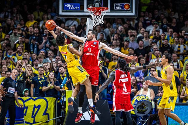 Basketball Berlin 03.10.2026 Saison 2026 2027 EasyCredit BBL 1. Bundesliga Männer, Herren Alba Berlin - BMA365 Bamberg Baskets Daniel Keppeler (Bamberg, No.31) Jack Kayil (Alba Berlin, No.07)