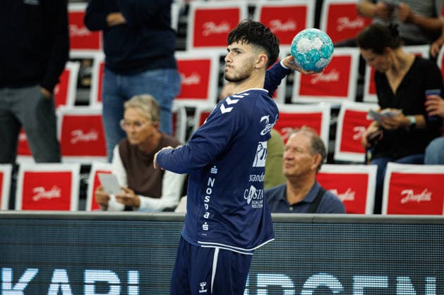 Opel HBL: SG Flensburg-Handewitt vs FRISCH AUF! Göppingen; 03.10.26 Patrick Volz (Nr.28, SG Flensburg-Handewitt) beim Warm Up Opel HBL: SG Flensburg-Handewitt vs FRISCH AUF! Göppingen, GGW Arena am 03.10.26 Copyright: xBEAUTIFULxSPORTS MarioxM.xKobergx
