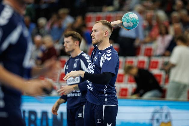 Opel HBL: SG Flensburg-Handewitt vs FRISCH AUF! Göppingen; 03.10.26 Simon Pytlick (Nr.02, SG Flensburg-Handewitt beim Warm Up Opel HBL: SG Flensburg-Handewitt vs FRISCH AUF! Göppingen, GGW Arena am 03.10.26 Copyright: xBEAUTIFULxSPORTS MarioxM.xKobergx