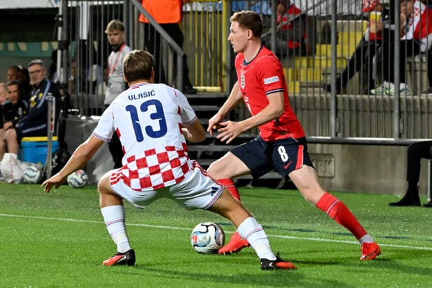 RIJEKA, CROATIA - OCTOBER 03: Elliot Anderson of England (R) in action against Nikola Vlasic of Croatia (L) during the UEFA Nations League, League A Group A3, match between Croatia and England at Stadion Rujevica, Rijeka on October 03, 2026 in Rijeka, Croatia. (Photo by Igor Kupljenik Sports Press Photo). Copyright: xIgorxKupljenikx xSPPx Sportspressphoto_SPR244606
