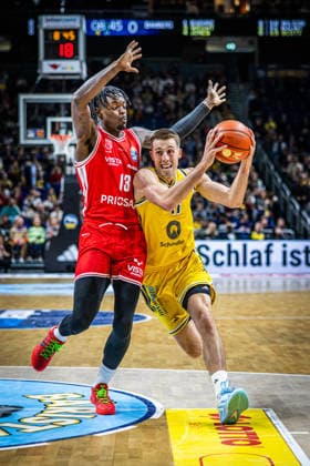 Basketball Berlin 03.10.2026 Saison 2026 2027 EasyCredit BBL 1. Bundesliga Männer, Herren Alba Berlin - BMA365 Bamberg Baskets Joe Wieskamp (Alba Berlin, No.11) Trevon Scott (Bamberg, No.13)