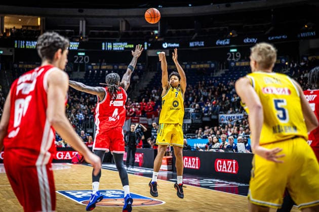 Basketball Berlin 03.10.2026 Saison 2026 2027 EasyCredit BBL 1. Bundesliga Männer, Herren Alba Berlin - BMA365 Bamberg Baskets Jack Kayil (Alba Berlin, No.07) Jordan Jones (Bamberg, No.04)