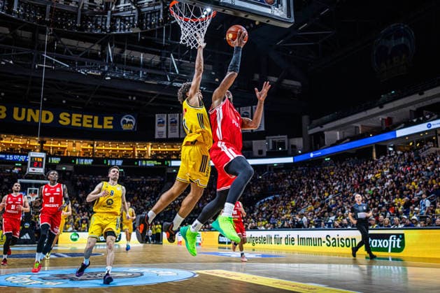 Basketball Berlin 03.10.2026 Saison 2026 2027 EasyCredit BBL 1. Bundesliga Männer, Herren Alba Berlin - BMA365 Bamberg Baskets Jordan Wright (Bamberg, No.03) Jack Kayil (Alba Berlin, No.07)