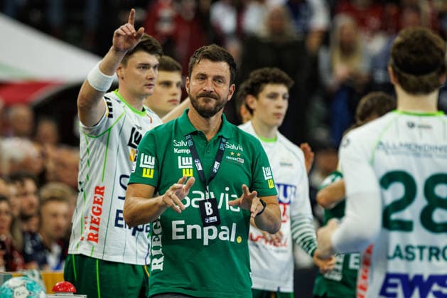 Opel HBL: SG Flensburg-Handewitt vs FRISCH AUF! Göppingen; 03.10.26 Benjamin Matschke (Trainer, Frisch auf Göppingen) gestikuliert Opel HBL: SG Flensburg-Handewitt vs FRISCH AUF! Göppingen, GGW Arena am 03.10.26 Copyright: xBEAUTIFULxSPORTS MarioxM.xKobergx