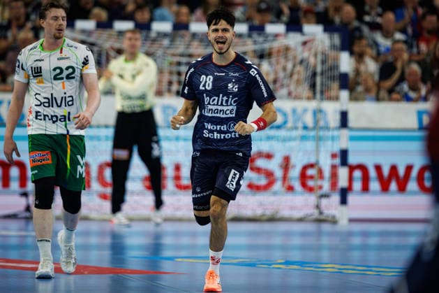 Opel HBL: SG Flensburg-Handewitt vs FRISCH AUF! Göppingen; 03.10.26 Jubel Torjubel bei Patrick Volz (Nr.28, SG Flensburg-Handewitt) Opel HBL: SG Flensburg-Handewitt vs FRISCH AUF! Göppingen, GGW Arena am 03.10.26 Copyright: xBEAUTIFULxSPORTS MarioxM.xKobergx