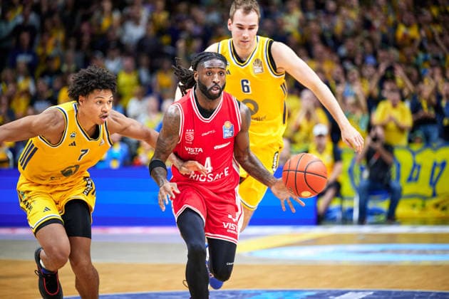 Jordan Jones (Bamberg Baskets, 04), Jack Kayil (ALBA BERLIN, 07), Malte Delow (ALBA BERLIN, 06), GER, ALBA Berlin vs. BMA 365 Bamberg Baskets, Basketball Herren, easy Credit BBL, Saison 2026 27, 4. Spieltag, 03.10.2026 GER, ALBA Berlin vs. BMA 365 Bamberg Baskets, Basketball Herren, easy Credit BBL, Saison 2026 27, 4. Spieltag, 03.10.2026 Berlin