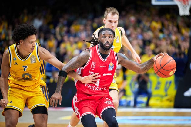 Jack Kayil (ALBA BERLIN, 07),Jordan Jones (Bamberg Baskets, 04),Malte Delow (ALBA BERLIN, 06), GER, ALBA Berlin vs. BMA 365 Bamberg Baskets, Basketball Herren, easy Credit BBL, Saison 2026 27, 4. Spieltag, 03.10.2026 GER, ALBA Berlin vs. BMA 365 Bamberg Baskets, Basketball Herren, easy Credit BBL, Saison 2026 27, 4. Spieltag, 03.10.2026 Berlin