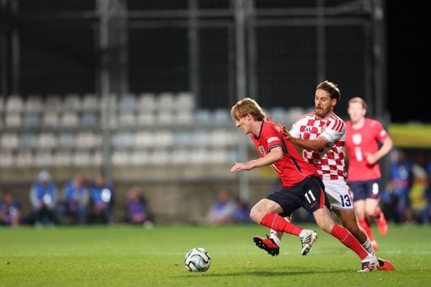 Anthony Gordon of England and Nikola Vlasic of Croatia Croatia v England, UEFA Nations League, Football, Stadion HNK Rijeka, Rijeka, Croatia - 03 Oct 2026Rijeka Stadion HNK Rijeka Croatia  Copyright: xRaddadxJebarah Shutterstockx 17183865cz