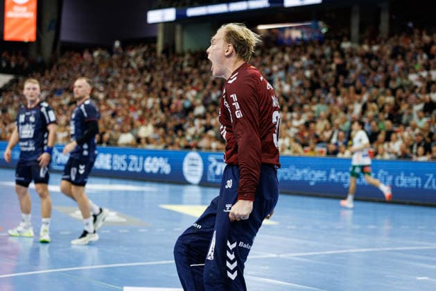 Opel HBL: SG Flensburg-Handewitt vs FRISCH AUF! Göppingen; 03.10.26 Jubel Freude über gehaltenen Ball bei Simon Möller (Nr.30, SG Flensburg-Handewitt) Opel HBL: SG Flensburg-Handewitt vs FRISCH AUF! Göppingen, GGW Arena am 03.10.26 Copyright: xBEAUTIFULxSPORTS MarioxM.xKobergx