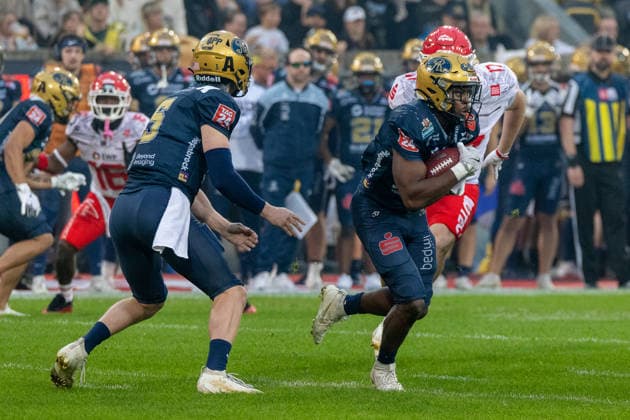 Tofunmi Lala (Dresden Monarchs, 08 Running Back) running the ball Dresden Monarchs vs Potsdam Royals, American Football, German Football League, Week 22, Championship Game, 2026, 03.10.2026, Dresden Rudolf Harbig Stadion Saxony Germany Copyright: xPFA SebastianxJustx