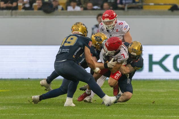 Milan Spiller (Potsdam Royals, 07 Wide Receiver) tackled by the monarchs defense Dresden Monarchs vs Potsdam Royals, American Football, German Football League, Week 22, Championship Game, 2026, 03.10.2026, Dresden Rudolf Harbig Stadion Saxony Germany Copyright: xPFA SebastianxJustx