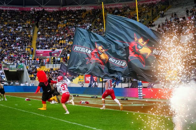Das Team der Potsdam Royals betritt das Spielfeld Dresden Monarchs vs. Potsdam Royals, American Football, German Football League, GFL Bowl, Saison 2026, 03.10.2026 Dresden Monarchs vs. Potsdam Royals, American Football, German Football League, GFL Bowl, Saison 2026, 03.10.2026 Dresden Copyright: xEibner-Pressefoto PiaxSchindlerx EP_PSR
