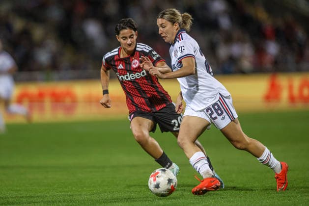 GER, Frankfurt, Eintracht Frankfurt vs FC Bayern München, Google Pixel Frauen Bundesliga, Fussball, DFB, Spielzeit 2026 2027, Stadion am Brentanobad, 6. Spieltag im Bild v.l.: Dilara Acikgoz (Eintracht Frankfurt Frauen 29), Barbara Dunst (FC Bayern München Frauen 28) DFB DFL REGULATIONS PROHIBIT ANY USE OF PHOTOGRAPHS AS IMAGE SEQUENCES AND OR QUASI-VIDEO, 03.10.2026 Copyright: HMBxMedia HendrikxHamelau