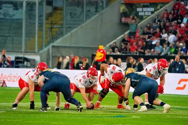 Die Potsdam Royals beginnen eine Offensive-Aktion Dresden Monarchs vs. Potsdam Royals, American Football, German Football League, GFL Bowl, Saison 2026, 03.10.2026 Dresden Monarchs vs. Potsdam Royals, American Football, German Football League, GFL Bowl, Saison 2026, 03.10.2026 Dresden Copyright: xEibner-Pressefoto PiaxSchindlerx EP_PSR