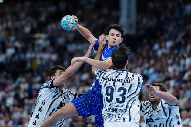 Julian Köster (THW Kiel, 07), Nikola Roganovic (VfL Gummersbach, 23), Veron Nacinovic (THW Kiel, 93) GER, THW Kiel vs. VfL Gummersbach, Handball, 1. Bundesliga, Spieltag 7, Saison 2026 2027, 03.10.2026 GER, THW Kiel vs. VfL Gummersbach, Handball, 1. Bundesliga, Spieltag 7, Saison 2026 2027, 03.10.2026 Kiel Copyright: xEibner-Pressefoto MarcelxvonxFehrnx EP_MFN