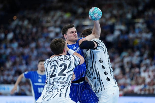 Rasmus Ankermann (THW Kiel, 22), Kay Smits (VfL Gummersbach, 31), Hendrik Pekeler (THW Kiel, 61) GER, THW Kiel vs. VfL Gummersbach, Handball, 1. Bundesliga, Spieltag 7, Saison 2026 2027, 03.10.2026 GER, THW Kiel vs. VfL Gummersbach, Handball, 1. Bundesliga, Spieltag 7, Saison 2026 2027, 03.10.2026 Kiel Copyright: xEibner-Pressefoto MarcelxvonxFehrnx EP_MFN