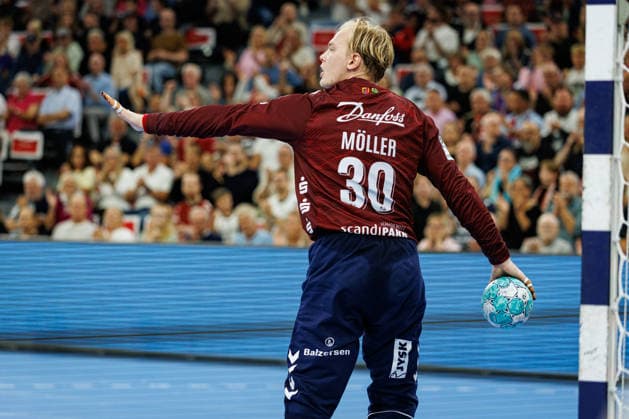 Opel HBL: SG Flensburg-Handewitt vs FRISCH AUF! Göppingen; 03.10.26 Simon Möller (Nr.30, SG Flensburg-Handewitt) gestikuliert Opel HBL: SG Flensburg-Handewitt vs FRISCH AUF! Göppingen, GGW Arena am 03.10.26 Copyright: xBEAUTIFULxSPORTS MarioxM.xKobergx