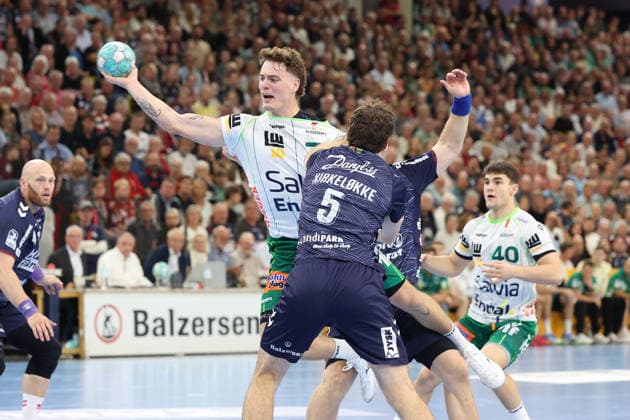 03.10.2026, xBHAx, Handball, Opel HBL, Saison 2026 2027, 1.HBL, SG Flensburg-Handewitt - FRISCH AUF! Göppingen, GGW Arena: Victor Klöve(FRISCH AUF! Göppingen, 7) gegen Niclas Kirkelökke (SG Flensburg-Handewitt, 5) Schleswig-Holstein Deutschkand