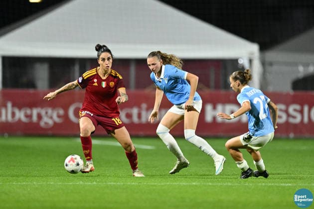 IPA89267005 - Martina Piemonte of A.S. Roma, Lidia Consolini of S.S. Lazio, and Margherita Monnecchi of S.S. Lazio during the Serie A Women s League match between Roma and Lazio—the A.S. Roma vs. S.S. Lazio Women s match in the Italian Serie A Women s League—in Rome, Italy, on October 3, 2026  Copyright: xClaudioxEnea IPAxSportx xx IPA89267005