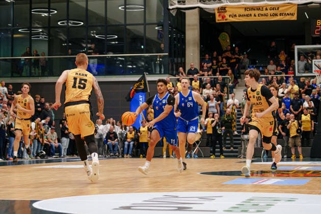2. Basketball Bundesliga ProB Nord - 2. Spieltag: Lok Bernau - ART Giants Düsseldorf Timothy Nehemiah Davis (ART Giants Düsseldorf, 11) im Angriff am 03.10.2026 in der Sparkassen-Arena Bernau, Bernau (Brandenburg) Bernau Sparkassen-Arena Bernau Brandenburg Deutschland