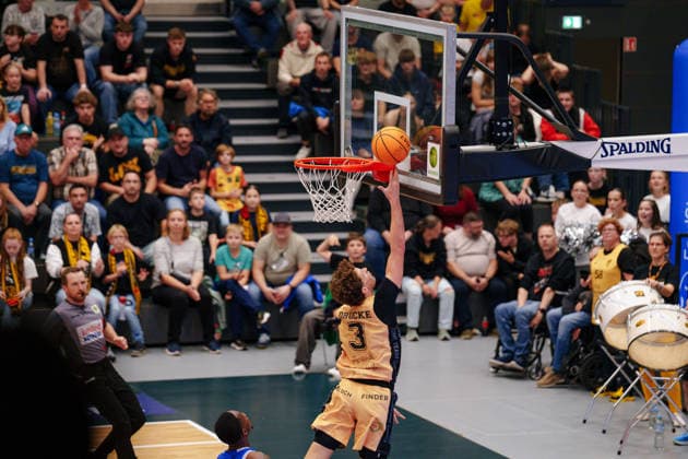 2. Basketball Bundesliga ProB Nord - 2. Spieltag: Lok Bernau - ART Giants Düsseldorf Jona Drücke (Lok Bernau, 3) beim Korbleger am 03.10.2026 in der Sparkassen-Arena Bernau, Bernau (Brandenburg) Bernau Sparkassen-Arena Bernau Brandenburg Deutschland