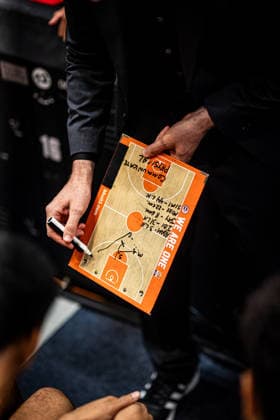 BB-1BL Herren Syntainics MBC - Ratiopharm Ulm Ty Harrelson (Ratiopharm Ulm) Board waehrend der Saison 2026-2027 in der 1. EasyCredit Bundesliga am 4. Spieltag zwischen Syntainics MBC und Ratiopharm Ulm in der Stadthalle Weissenfels am 3. October 2026 in Weissenfels, Sachsen Anhalt, Deutschland
