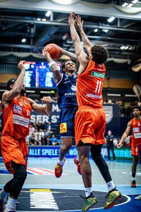 BB-1BL Herren Syntainics MBC - Ratiopharm Ulm DeLonnie Hunt (Syntainics MBC) und Meissa Faye (Ratiopharm Ulm) waehrend der Saison 2026-2027 in der 1. EasyCredit Bundesliga am 4. Spieltag zwischen Syntainics MBC und Ratiopharm Ulm in der Stadthalle Weissenfels am 3. October 2026 in Weissenfels, Sachsen Anhalt, Deutschland