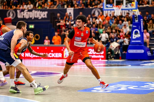 Adam Atamna (ratiopharm ulm, 00) am Ball, GER, Syntainics MBC vs. Ratiopharm Ulm, Basketball, 1. Bundesliga, 4. Spieltag, Spielzeit 2026 2027, 03.10.2026 GER, Syntainics MBC vs. Ratiopharm Ulm, Basketball, 1. Bundesliga, 4. Spieltag, Spielzeit 2026 2027, 03.10.2026 Weissenfels Copyright: xEibner-Pressefoto LauraxRoemerx EP_LRR