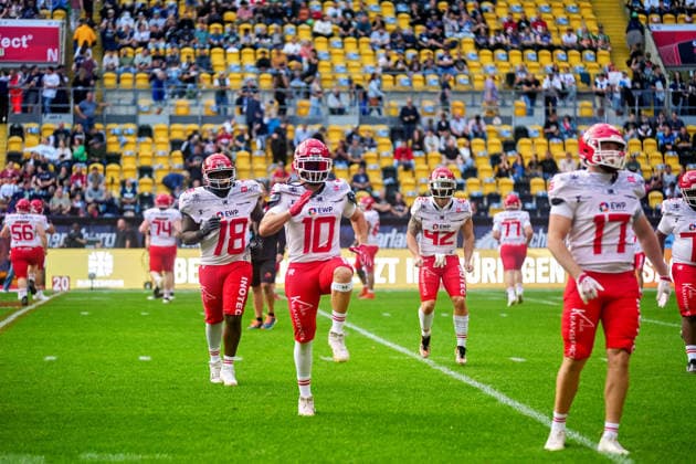 Die Potsdam Royals beim Aufwaermen Dresden Monarchs vs. Potsdam Royals, American Football, German Football League, GFL Bowl, Saison 2026, 03.10.2026 Dresden Monarchs vs. Potsdam Royals, American Football, German Football League, GFL Bowl, Saison 2026, 03.10.2026 Dresden Copyright: xEibner-Pressefoto PiaxSchindlerx EP_PSR
