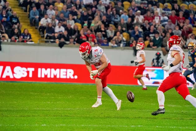 Tight End Corey Jeeves (Potsdam Royals, 05) rutscht ein Ball durch die Haende Dresden Monarchs vs. Potsdam Royals, American Football, German Football League, GFL Bowl, Saison 2026, 03.10.2026 Dresden Monarchs vs. Potsdam Royals, American Football, German Football League, GFL Bowl, Saison 2026, 03.10.2026 Dresden Copyright: xEibner-Pressefoto PiaxSchindlerx EP_PSR