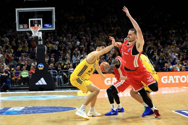 03.10.2026, Deutschland, GER, DEU, Basketball, 1.Bundesliga, 1.Tag, Saison 2026 2027, Berlin, ALBA Berlin vs Bamberg Nevio Bennefeld ( ALBA Berlin 22 ), Daniel Keppeler ( Bamberg 31 ), Jordan Jones ( Bamberg 4 ) nordphoto GmbH Engler Berlin Uber-Arena Berlin Deutschland Copyright: xNordphotox xEnglerx