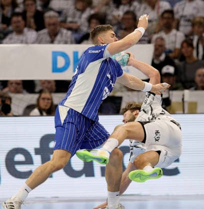 Foto : Harald Reinkind (Kiel) wirft gegen Stepan ZEMAN ( Gummersbach ) Handball Herren 1. Bundesliga am Sa. 03.10.2026 THW Kiel - VfL Gummersbach