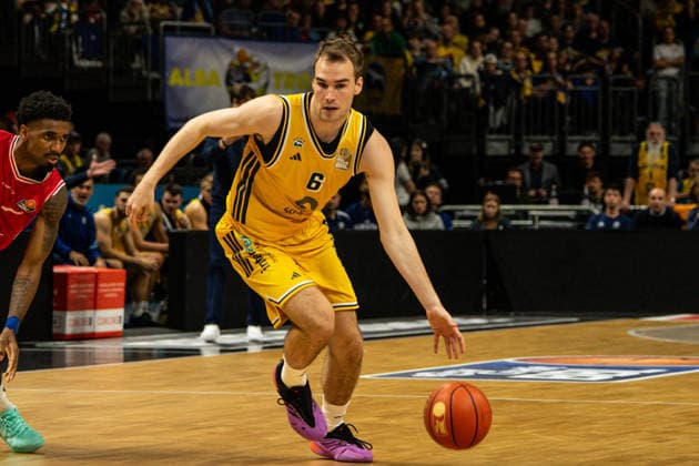 Malte Delow a 03.10.2026, Alba Berlin vs Bamberg Baskets, Basketball, BBL, Uber Arena, Berlin DFL regulations prohibit any use of photographs as image sequences and or quasi-video. Copyright: HMBxMedia xFinnxWeidmann