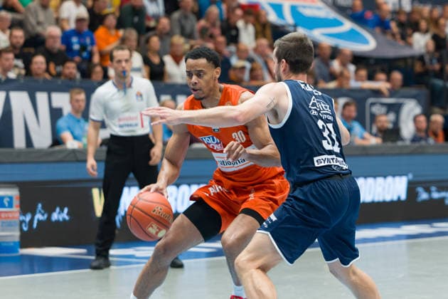 Jaylen Sims (Ulm, 30), Spencer Reaves (MBC, 31), Syntainics MBC vs. Ratiopharm Ulm, BBL, Basketball Männer 1. Bundesliga, 4. Spieltag Saison 2026 27, 03.10.2026. Weißenfels Stadthalle Sachsen-Anhalt Deutschland