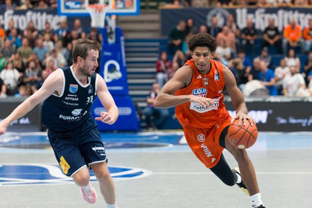 Spencer Reaves (MBC, 31), Meissa Faye (Ulm, 11), Syntainics MBC vs. Ratiopharm Ulm, BBL, Basketball Männer 1. Bundesliga, 4. Spieltag Saison 2026 27, 03.10.2026. Weißenfels Stadthalle Sachsen-Anhalt Deutschland