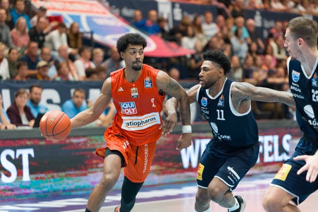 Ibi Watson (Ulm, 2), Anthony Gaines (MBC, 11), Borisa Simanic (MBC, 22), Syntainics MBC vs. Ratiopharm Ulm, BBL, Basketball Männer 1. Bundesliga, 4. Spieltag Saison 2026 27, 03.10.2026. Weißenfels Stadthalle Sachsen-Anhalt Deutschland