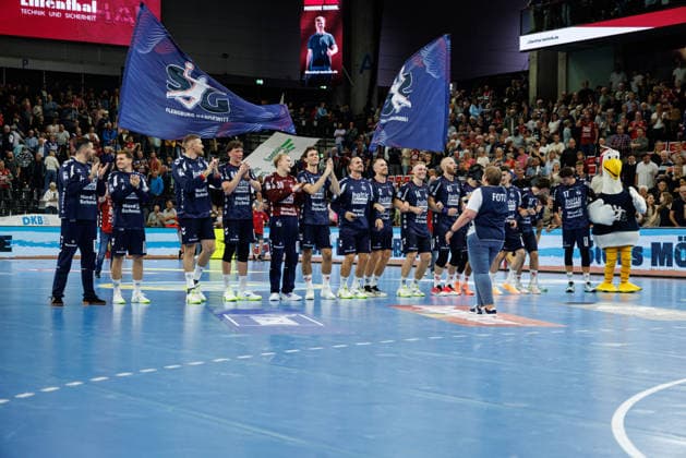 Opel HBL: SG Flensburg-Handewitt vs FRISCH AUF! Göppingen; 03.10.26 Jubel nach Sieg Team SG Flensburg-Handewitt Opel HBL: SG Flensburg-Handewitt vs FRISCH AUF! Göppingen, GGW Arena am 03.10.26 Copyright: xBEAUTIFULxSPORTS MarioxM.xKobergx