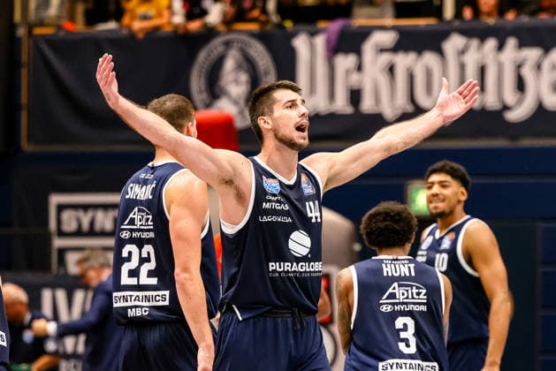 Jure Planinic (SYNTAINICS MBC, 44) Jubel, gestikuliert in Richtung der Fans, GER, Syntainics MBC vs. Ratiopharm Ulm, Basketball, 1. Bundesliga, 4. Spieltag, Spielzeit 2026 2027, 03.10.2026 GER, Syntainics MBC vs. Ratiopharm Ulm, Basketball, 1. Bundesliga, 4. Spieltag, Spielzeit 2026 2027, 03.10.2026 Weissenfels Copyright: xEibner-Pressefoto LauraxRoemerx EP_LRR