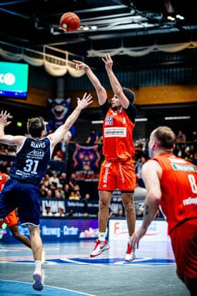 BB-1BL Herren Syntainics MBC - Ratiopharm Ulm Adam Atamna (Ratiopharm Ulm) waehrend der Saison 2026-2027 in der 1. EasyCredit Bundesliga am 4. Spieltag zwischen Syntainics MBC und Ratiopharm Ulm in der Stadthalle Weissenfels am 3. October 2026 in Weissenfels, Sachsen Anhalt, Deutschland