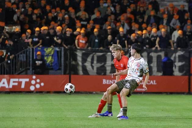 ALMERE , 03-10-2026 , Yanmar Stadium , season 2026 2027 , Dutch , Keukenkampioen division , match between 20:00 uur Almere City FC and FC Volendam , picture shows Almere City FC player Martin Wasinski vs FC Volendam player Younes Jaber El Meftahi Almere City - Volendam  x207868436x Copyright: