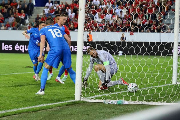1:1 Eigentor Slowenien durch Erik Janza (Slowenien, 13) , Schweiz, UEFA , Nations League, Matchday 3, Schweiz vs. Slowenien, 03.10.2026, Luzern Swissporarena Schweiz Copyright: xGrantxHubbsx