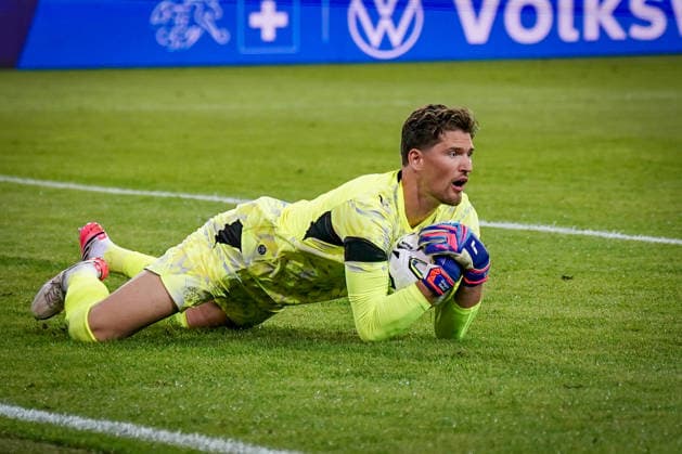Fussball UEFA Nations League 2026 - 2027, 3. Spieltag - Schweiz vs Slowenien - Thermoplan Arena (Luzern): Gregor Kobel (Schweiz, 1) Mimik, Gesichtsausdruck, Emotion, am Ball Copyright: xJOERANxSTEINSIEKx